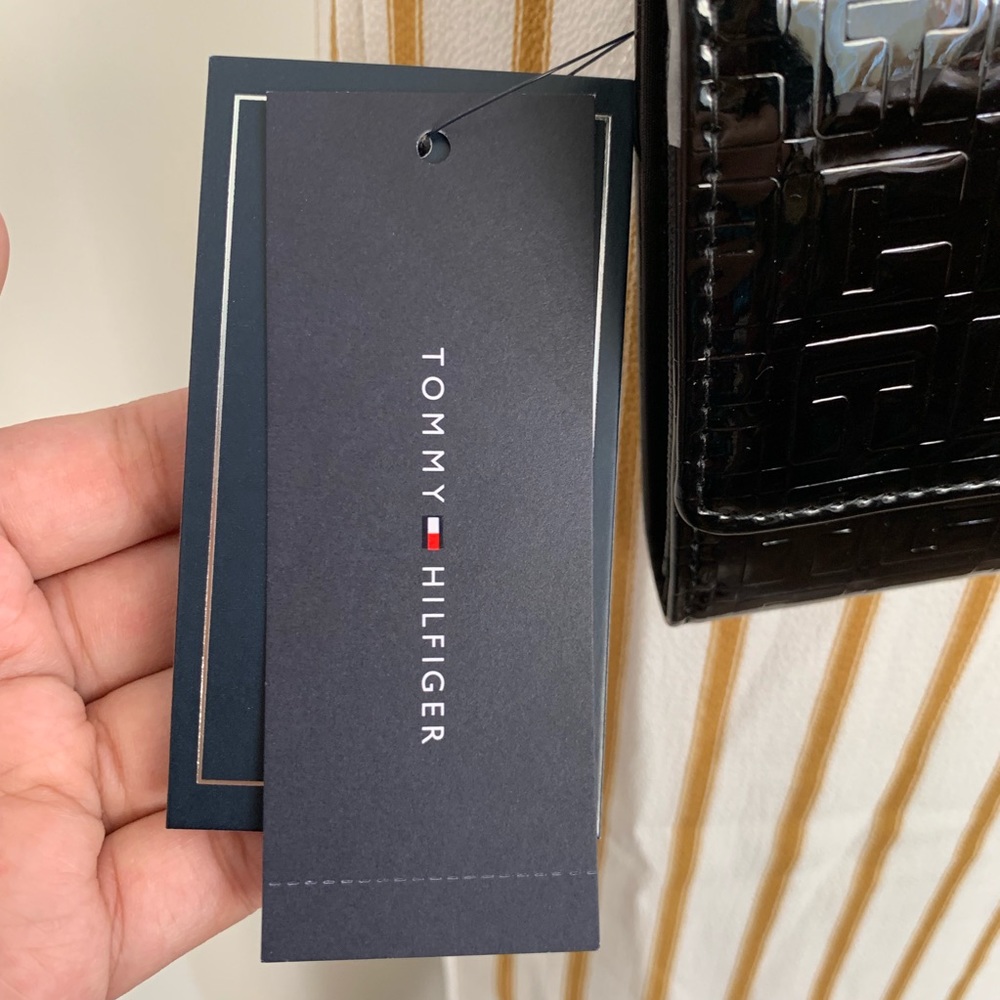 NWT Tommy Hilfiger Crossbody/Wallet - Picture 3 of 8